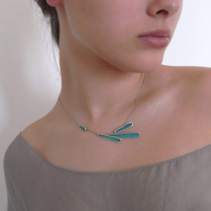 Silver feather-like short necklace with coloured paper inlay