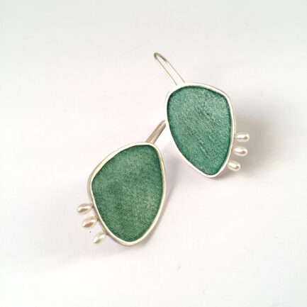 Silver earrings with pearls and coloured paper inlay