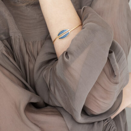 Gold-plated silver cuff bracelet with coloured paper inlay