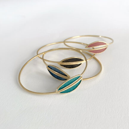 Gold-plated silver cuff bracelet with coloured paper inlay