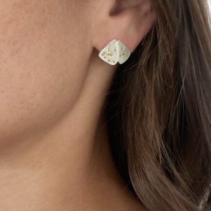 Auriferous moth shape studs