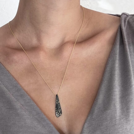 Auriferous long drop necklace